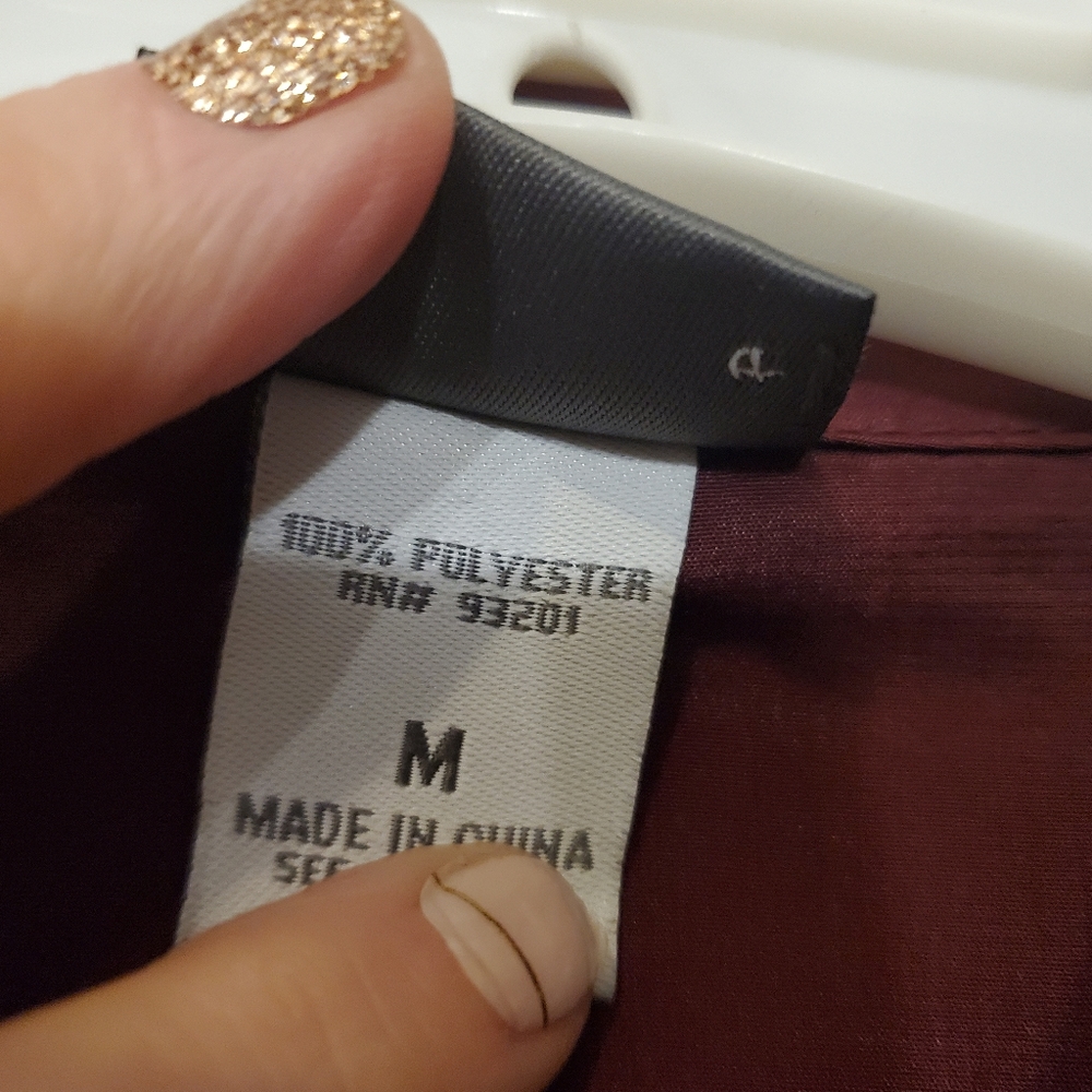 Collared button down romper.🍒 - Picture 8 of 10